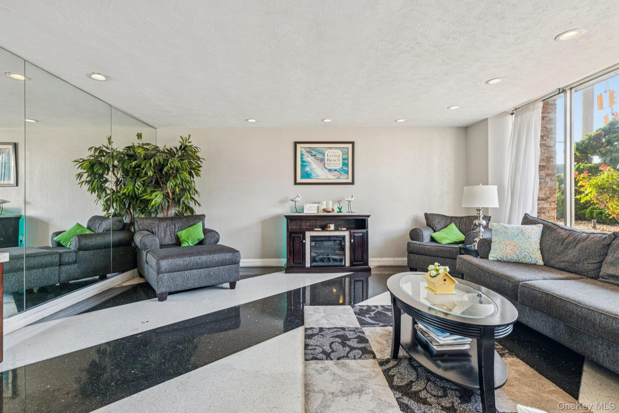 560 W, Broadway # 1R, Long Beach, NY 11561