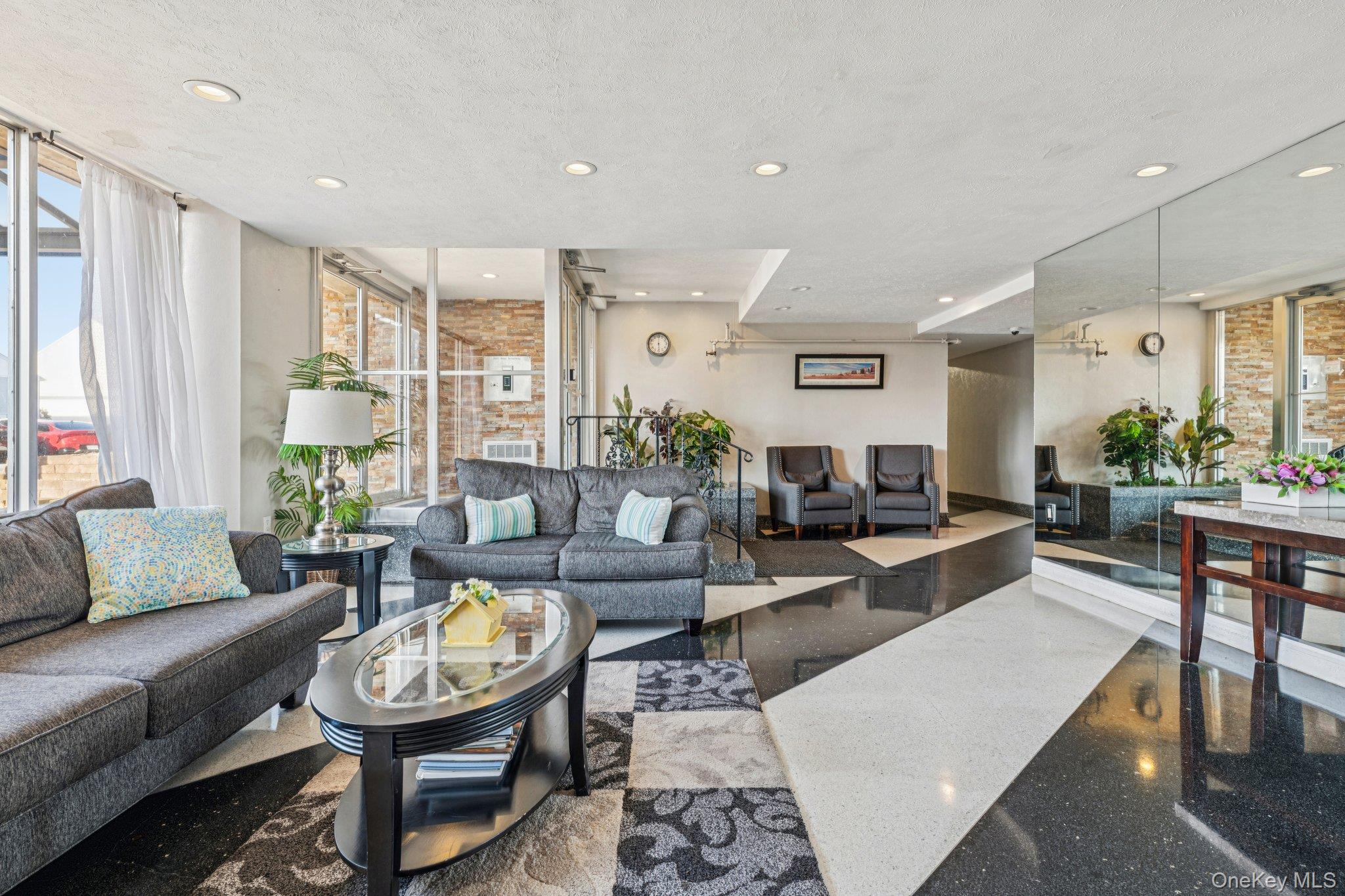 560 W, Broadway # 1R, Long Beach, NY 11561