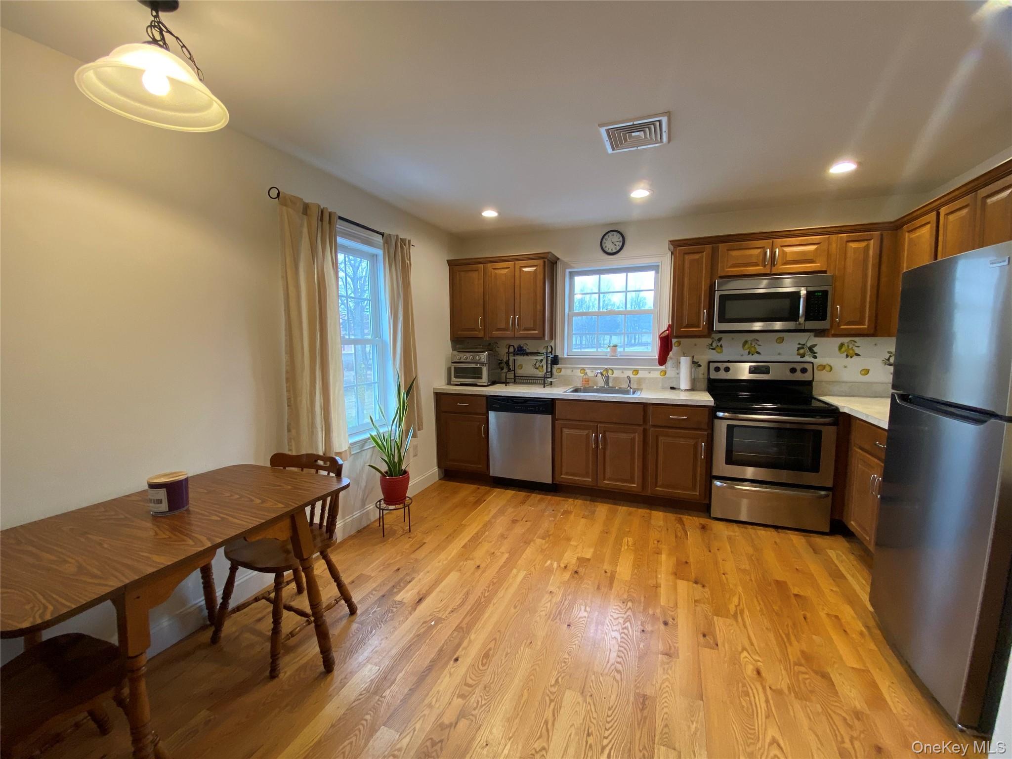 27 N Main Street # C, Florida, NY 10921