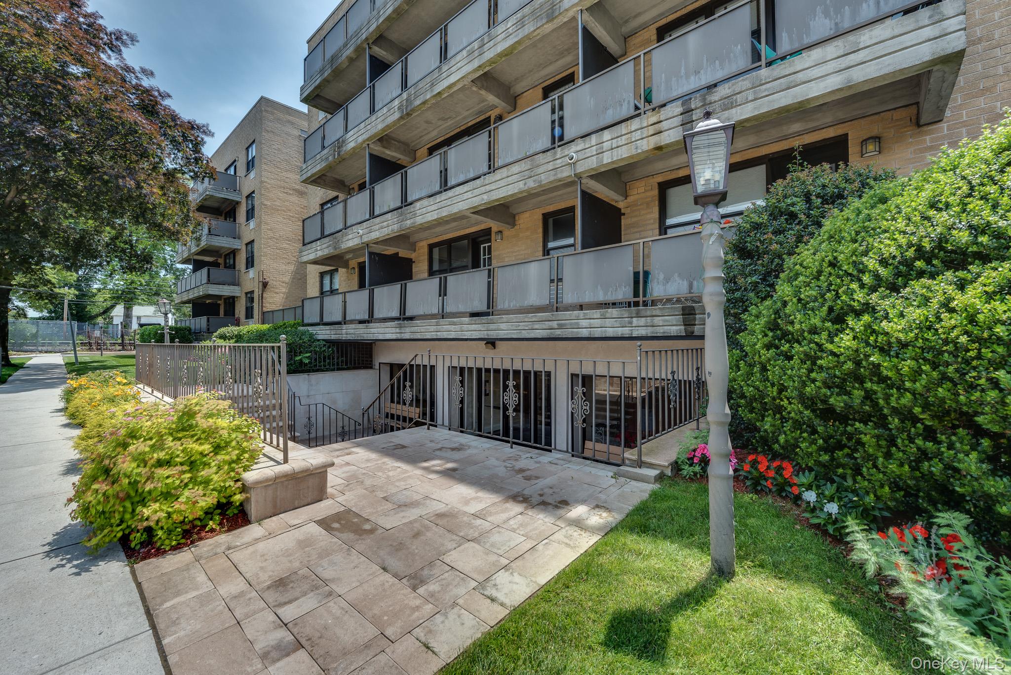 101 Jackson Avenue # 2P, Mineola, NY 11501