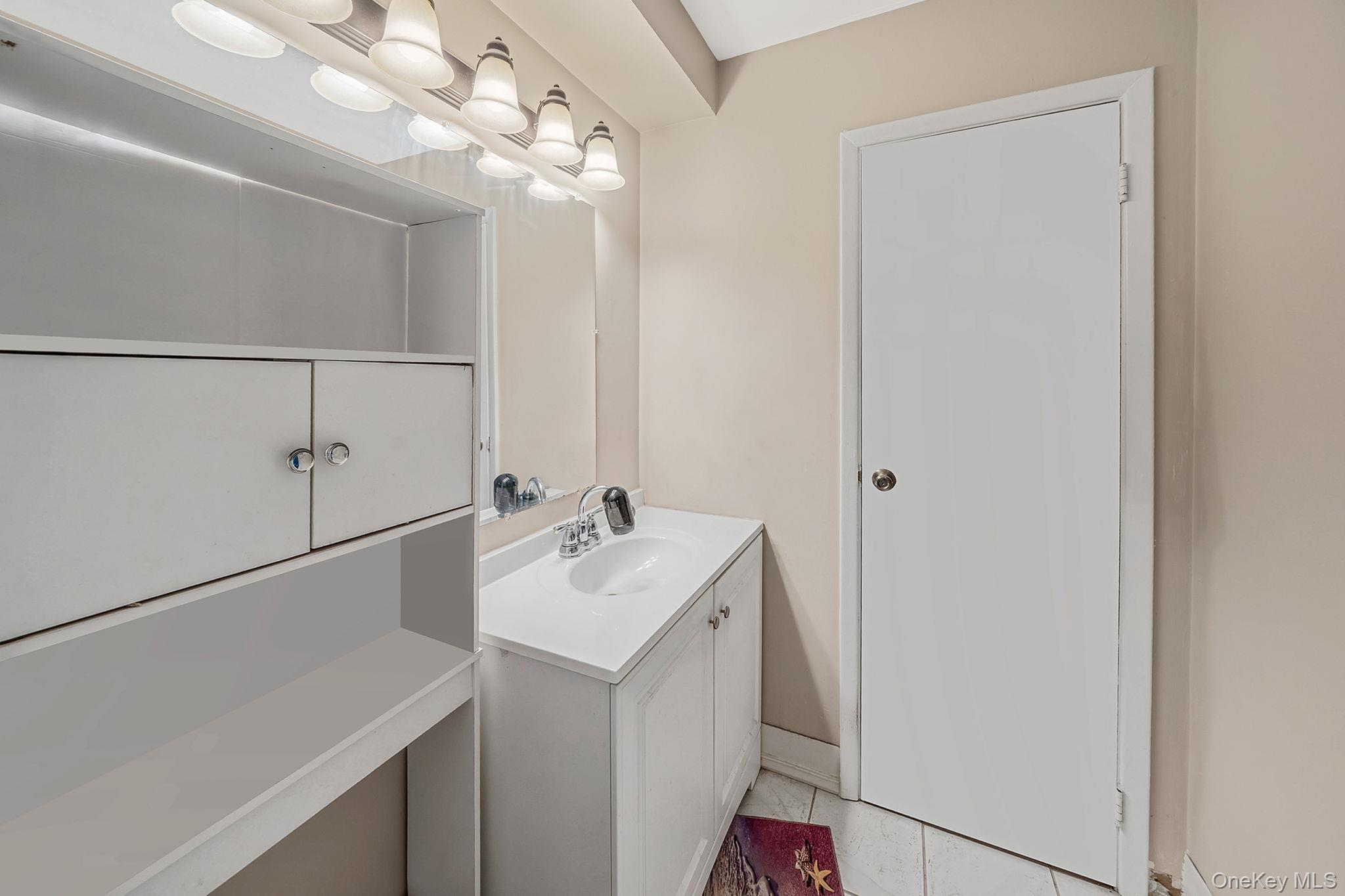 222 Pointe Circle N # 2, Coram, NY 11727