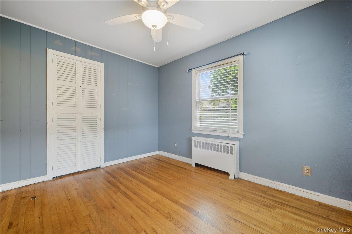 215 W Granada Avenue, Lindenhurst, NY 11757