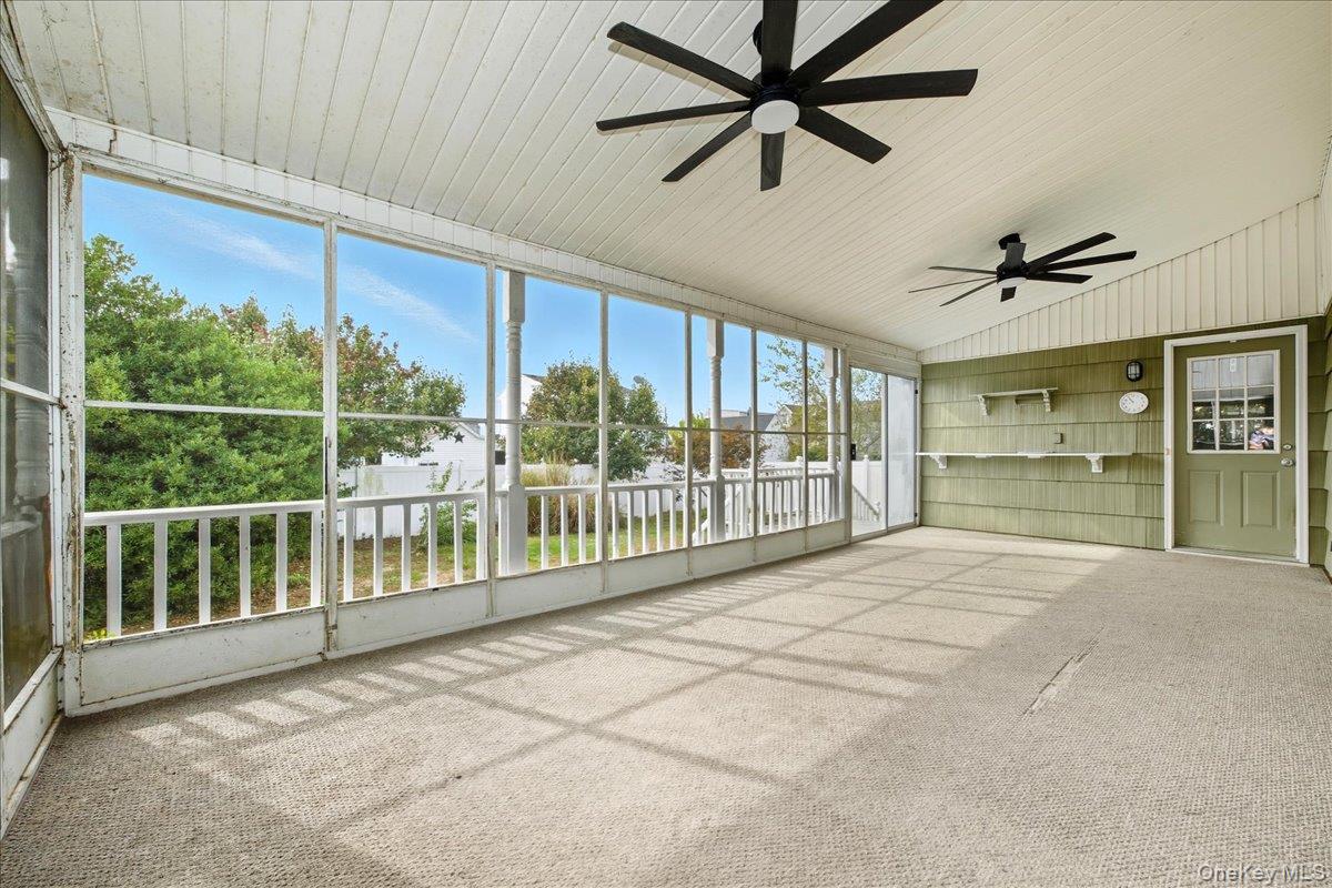 215 W Granada Avenue, Lindenhurst, NY 11757