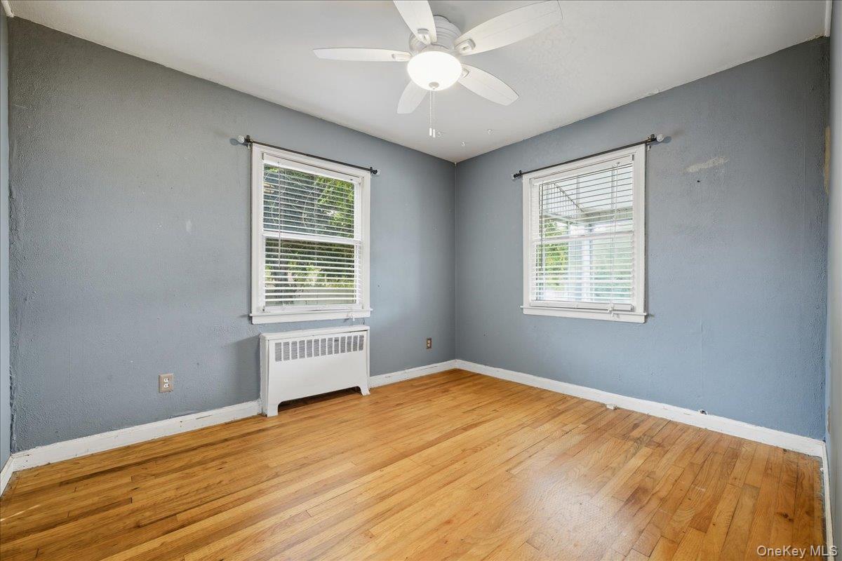 215 W Granada Avenue, Lindenhurst, NY 11757