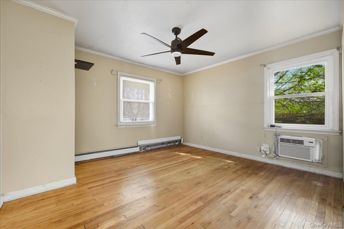 215 W Granada Avenue, Lindenhurst, NY 11757