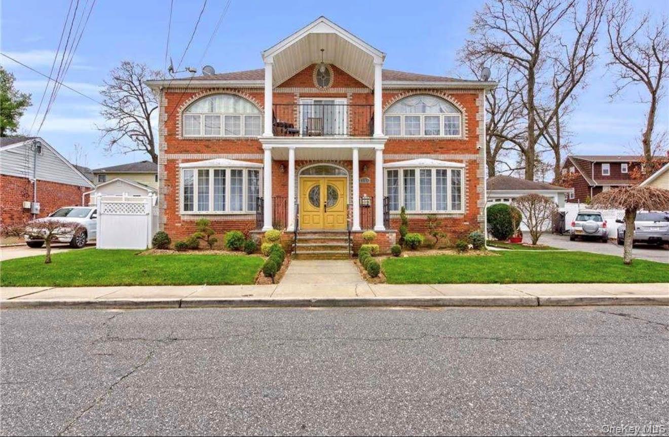 381 Marguerite Avenue, Floral Park, NY 11001