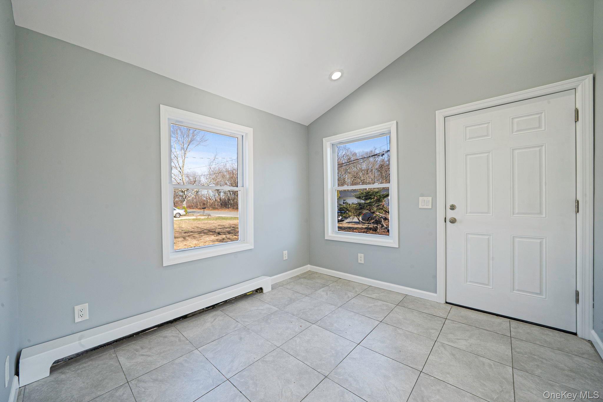 42 Oak Drive, Riverhead, NY 11901