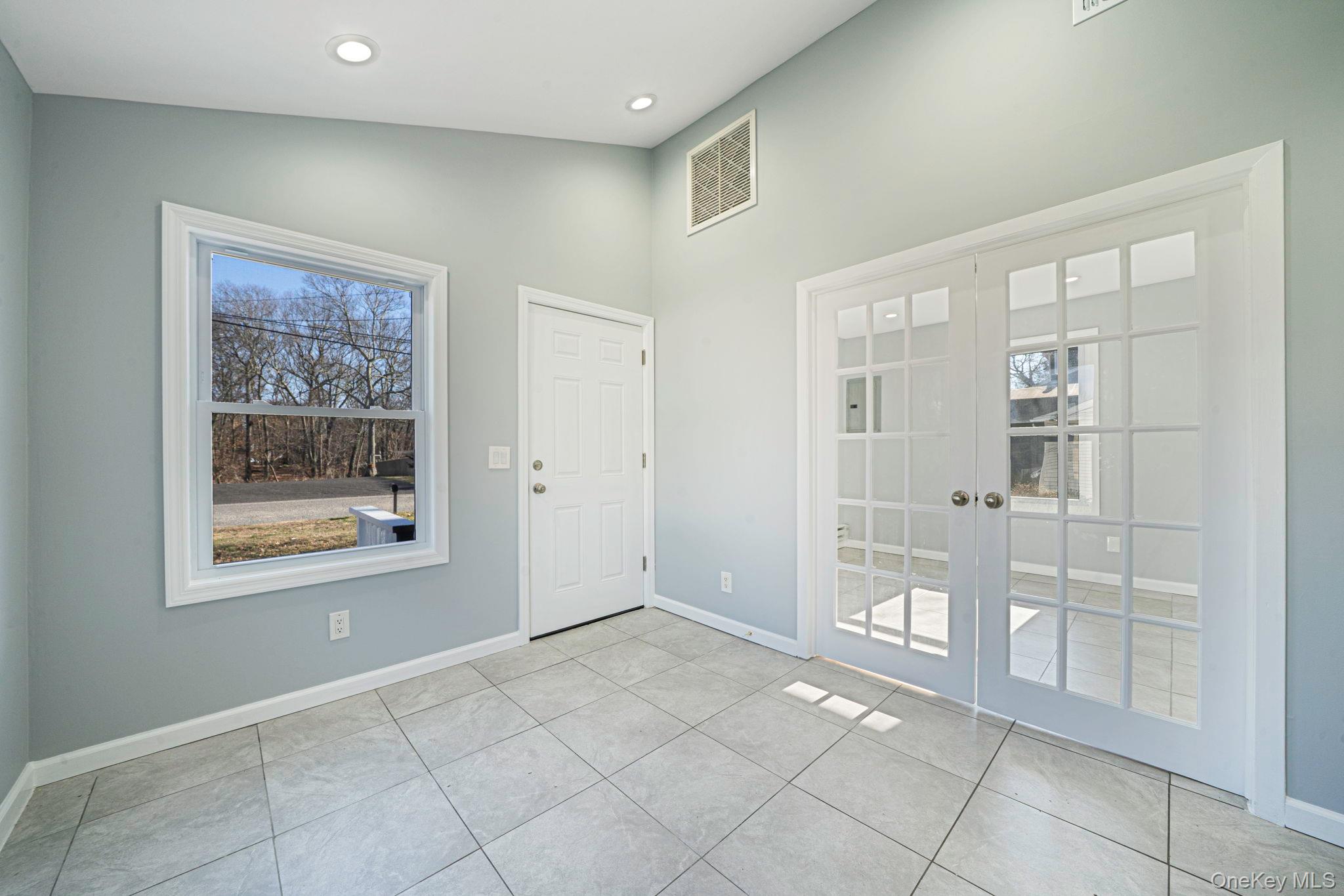 42 Oak Drive, Riverhead, NY 11901