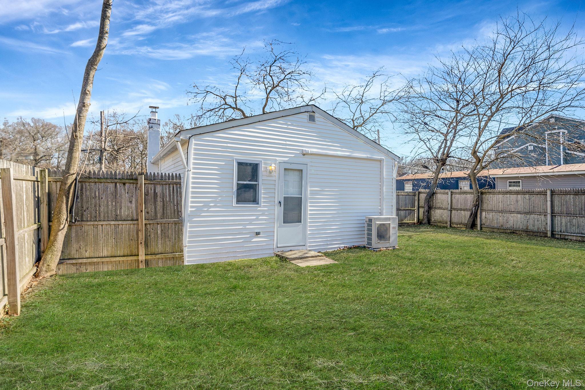 42 Oak Drive, Riverhead, NY 11901