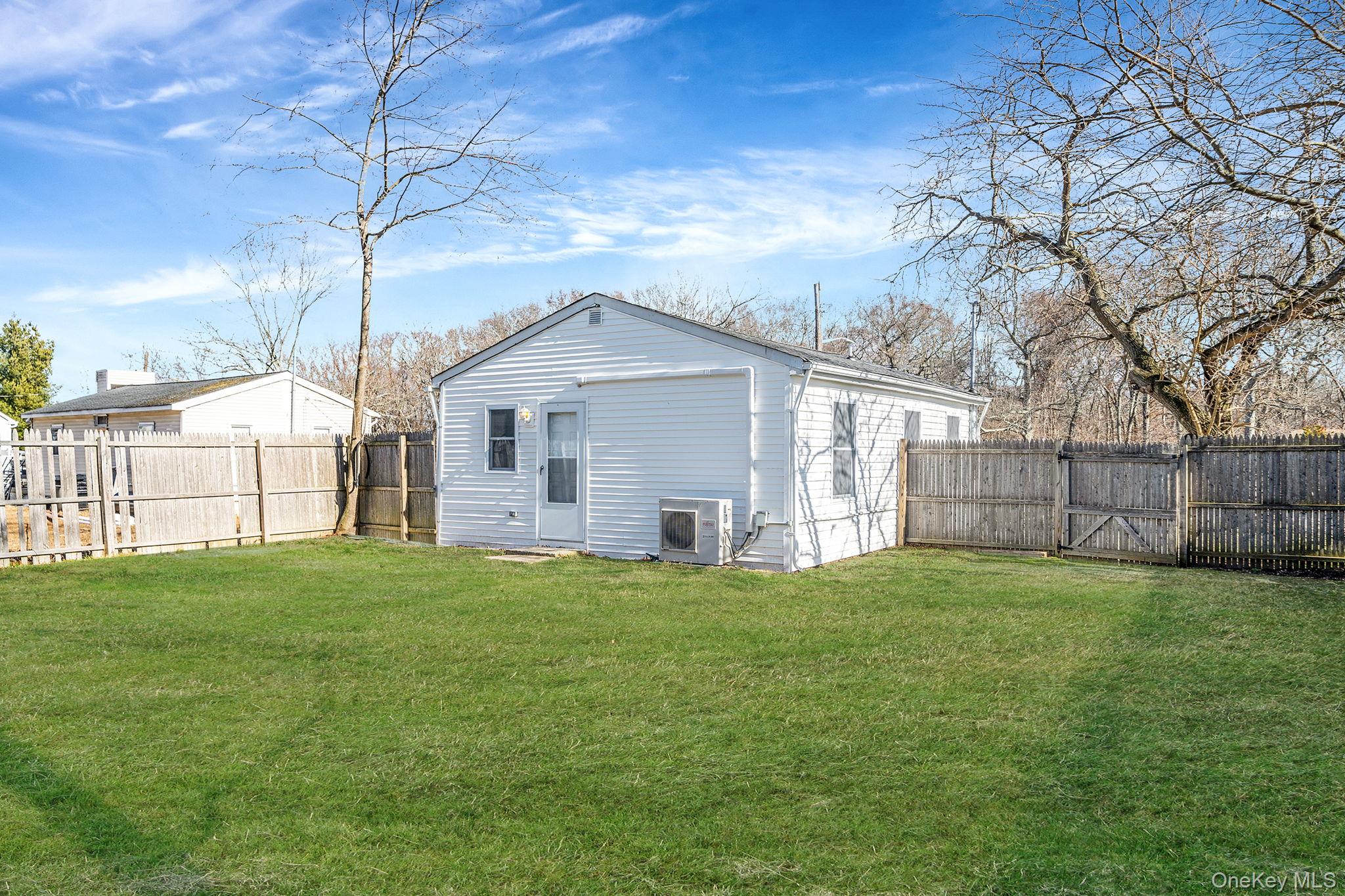 42 Oak Drive, Riverhead, NY 11901