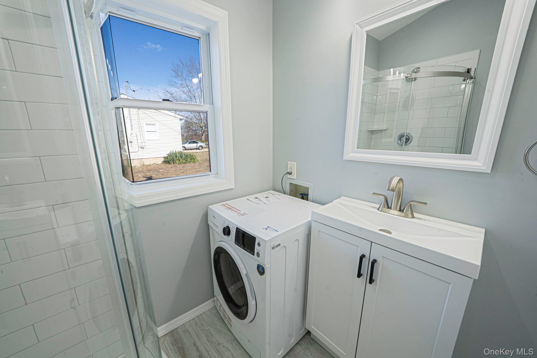 42 Oak Drive, Riverhead, NY 11901