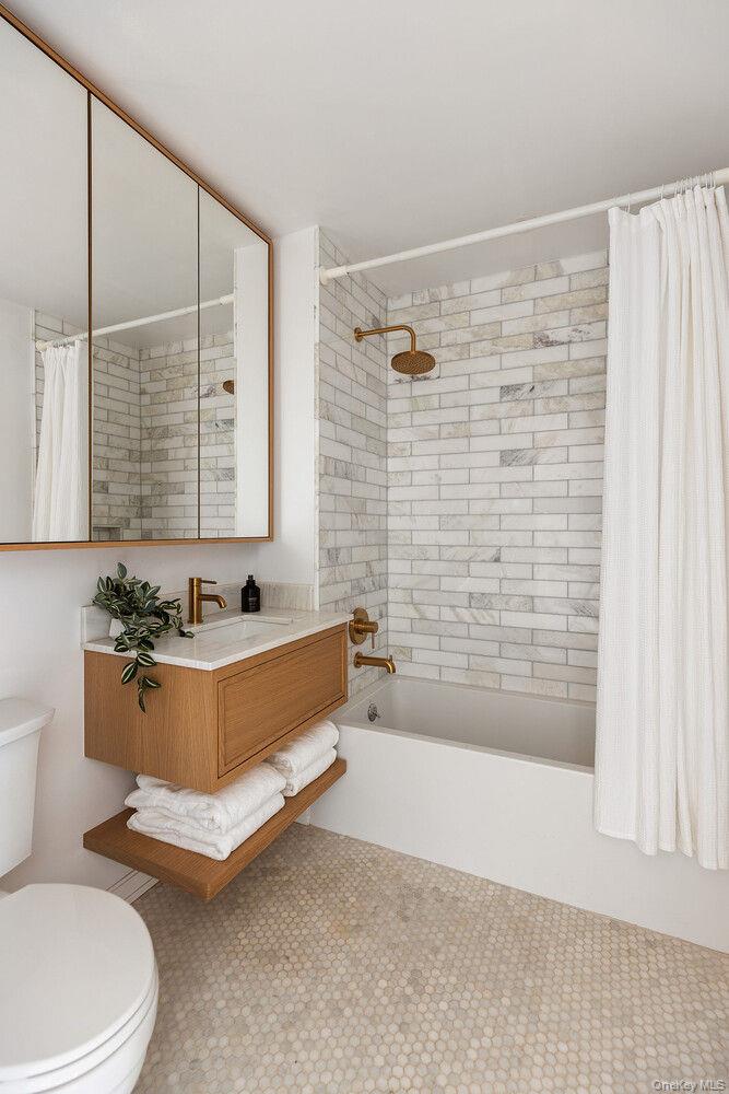 215 CALYER Street # 1, Brooklyn, NY 11222