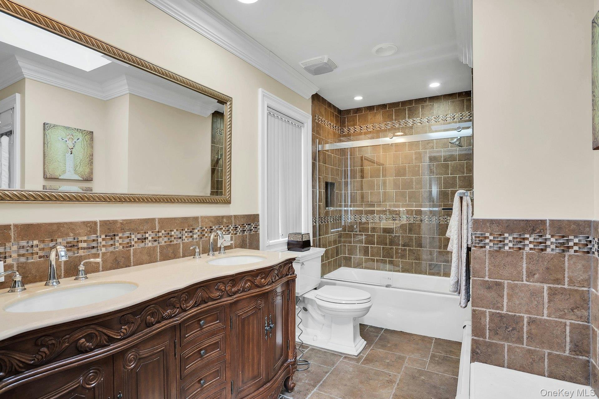 10 Beech Road, Islip, NY 11751