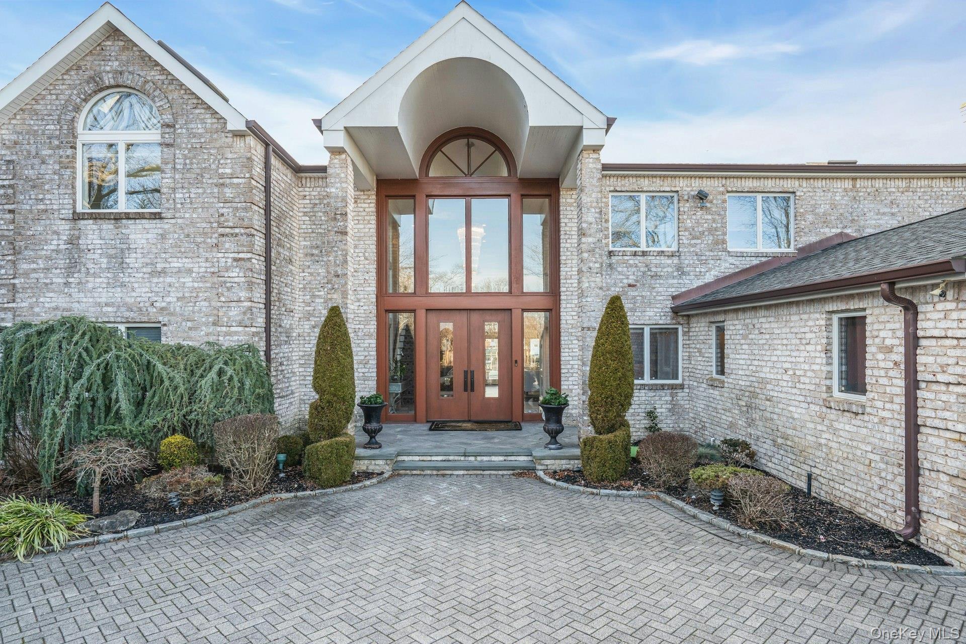 10 Beech Road, Islip, NY 11751