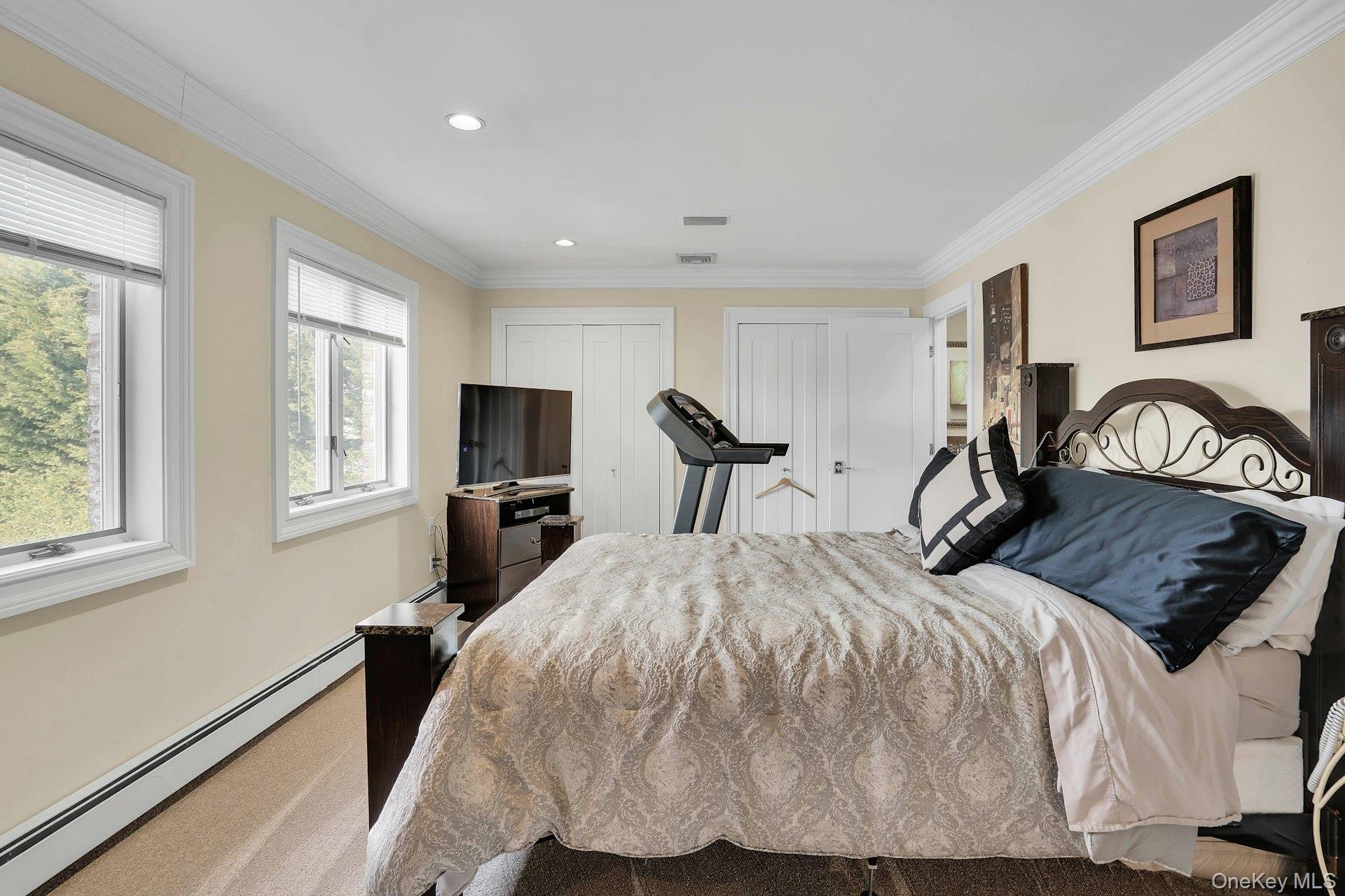 10 Beech Road, Islip, NY 11751