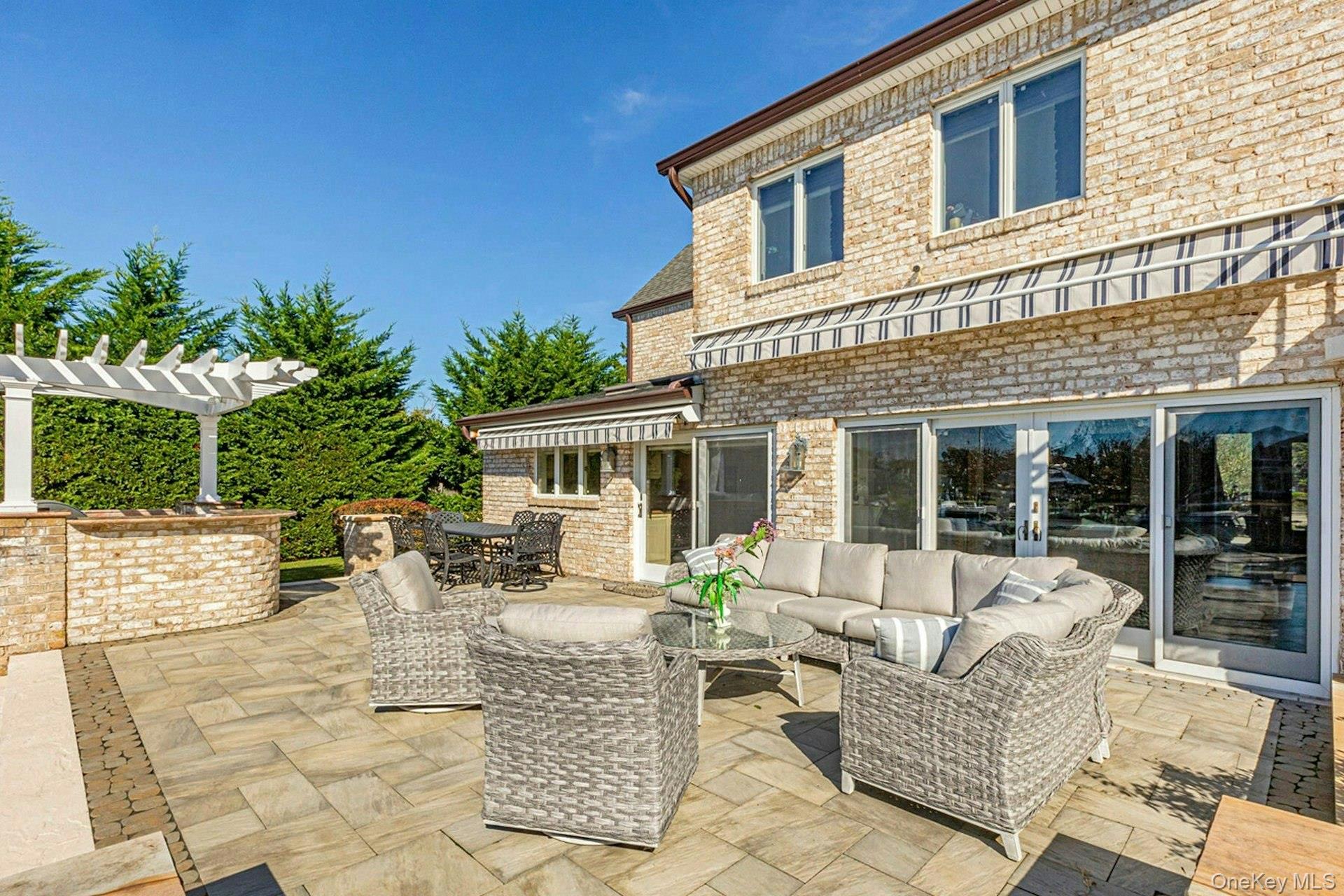 10 Beech Road, Islip, NY 11751