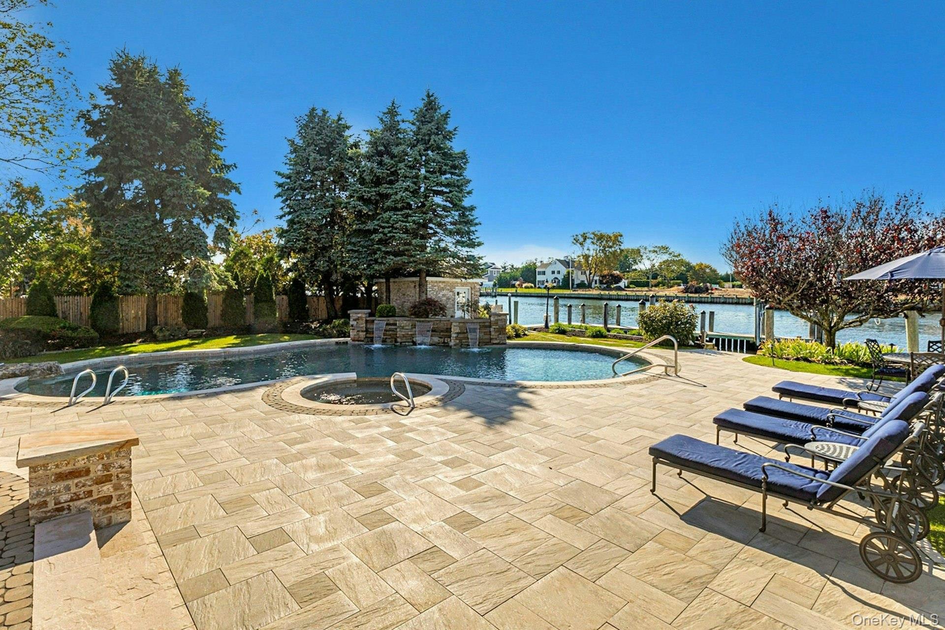 10 Beech Road, Islip, NY 11751