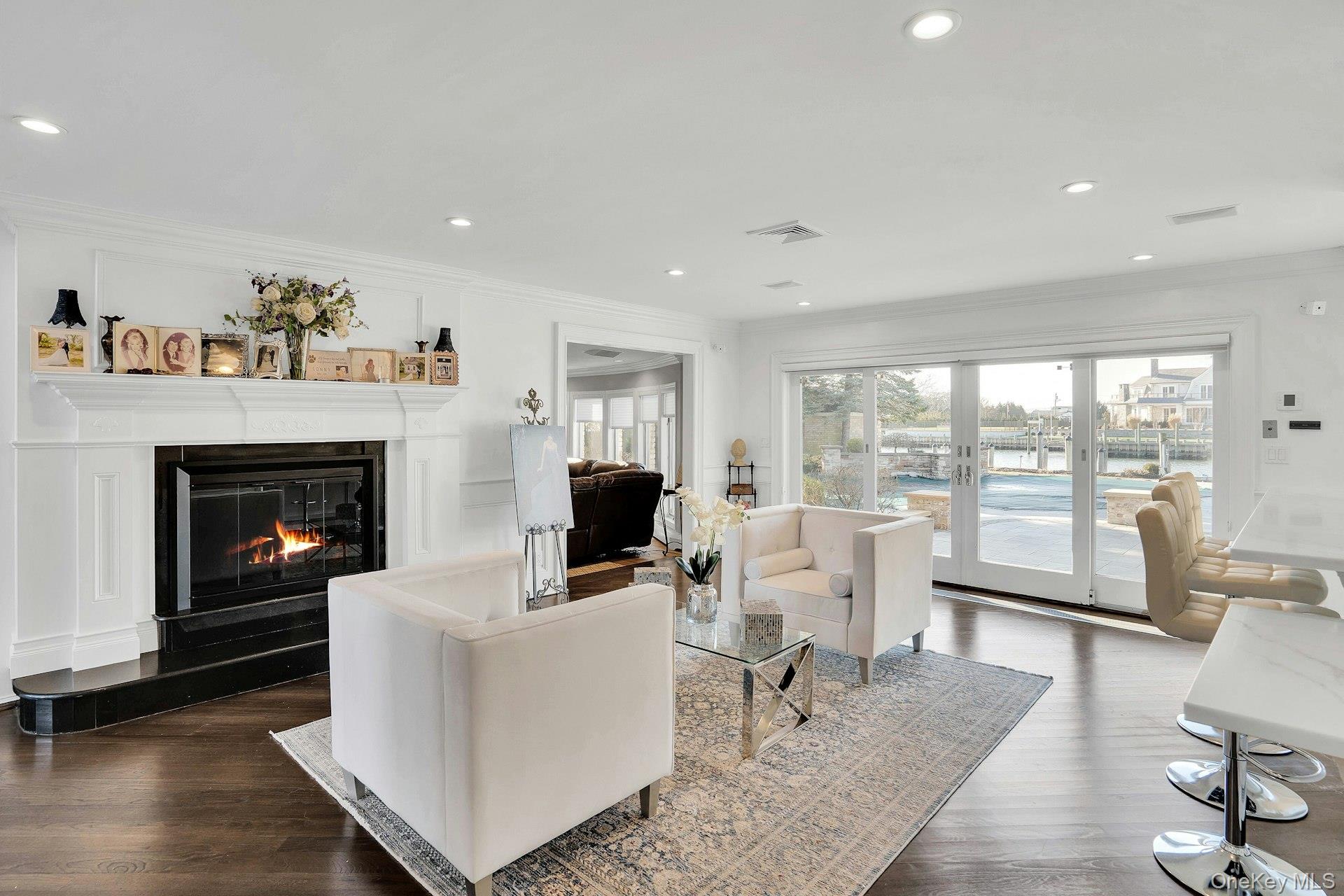 10 Beech Road, Islip, NY 11751