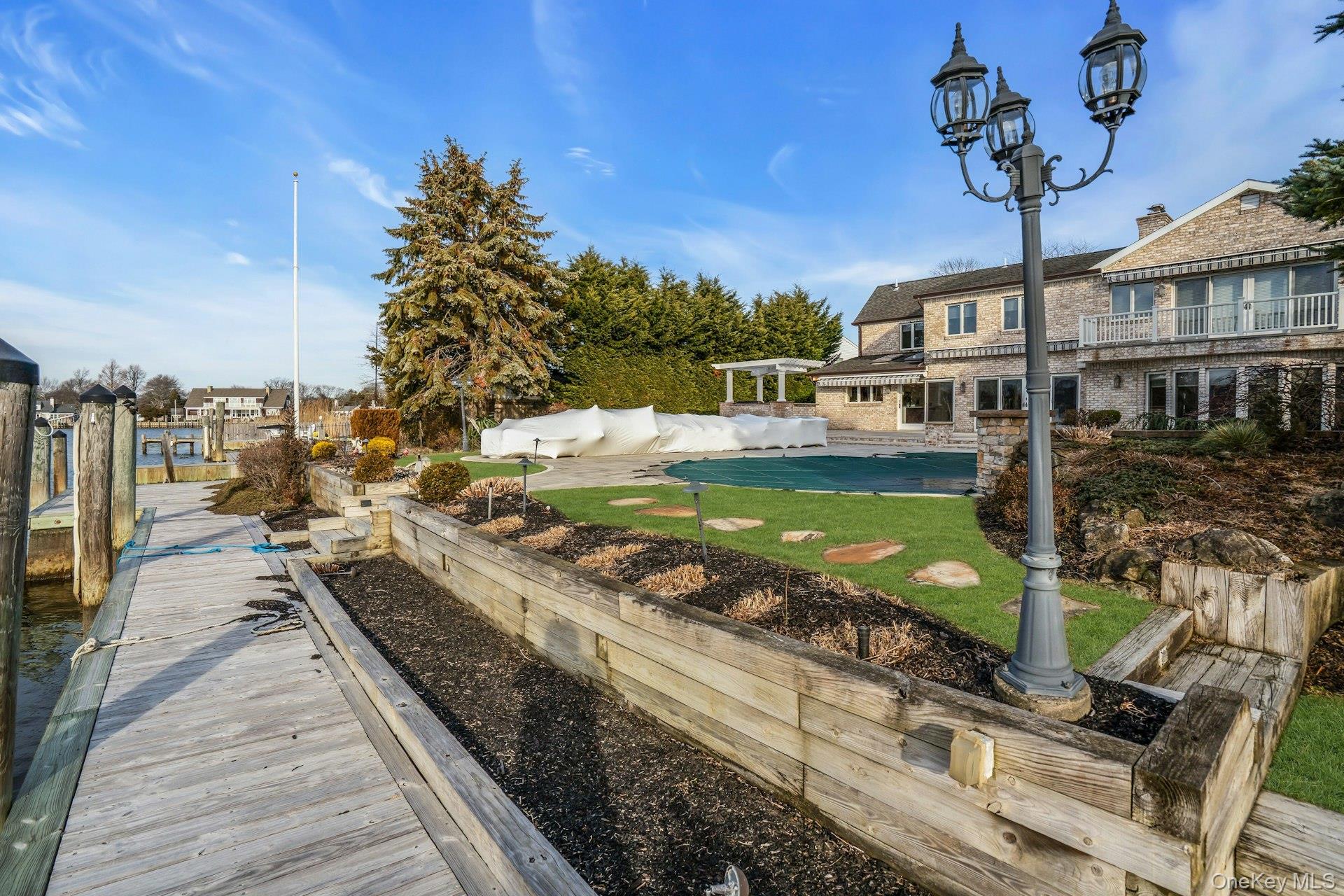 10 Beech Road, Islip, NY 11751