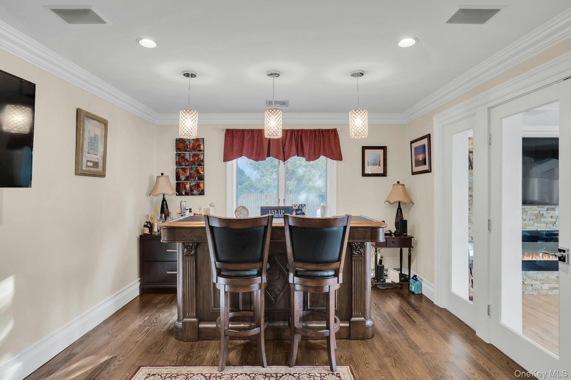 10 Beech Road, Islip, NY 11751