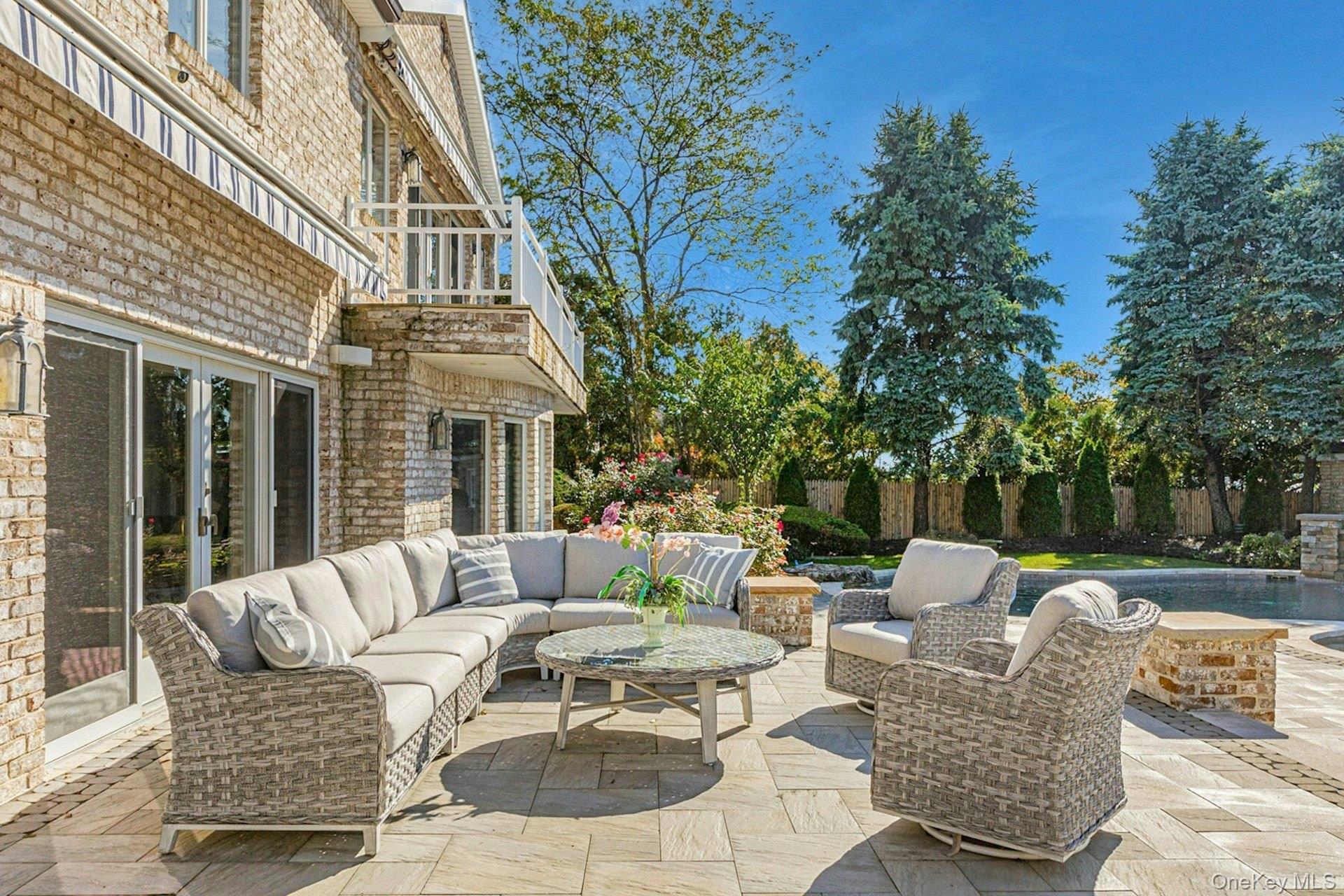 10 Beech Road, Islip, NY 11751