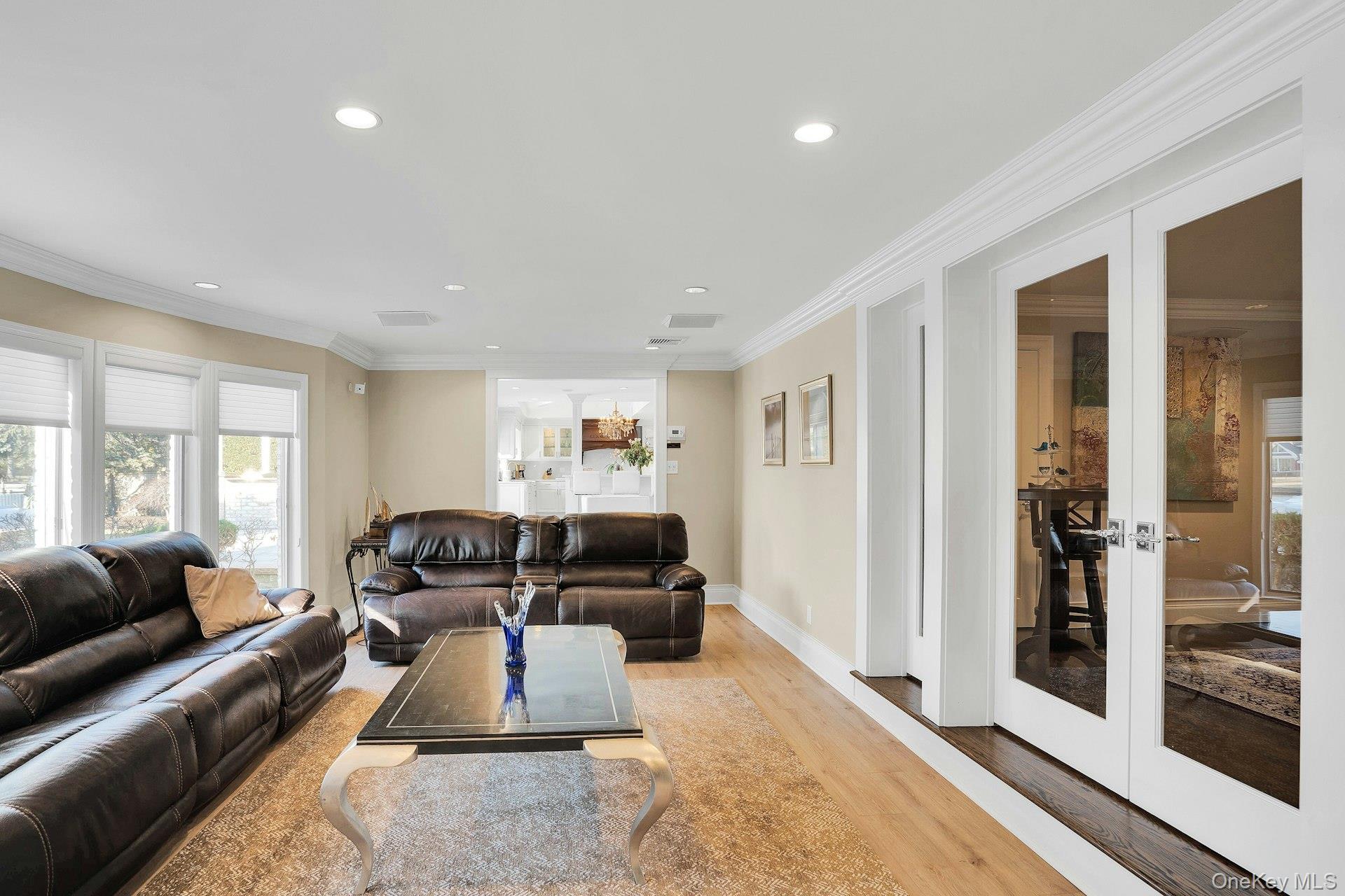 10 Beech Road, Islip, NY 11751