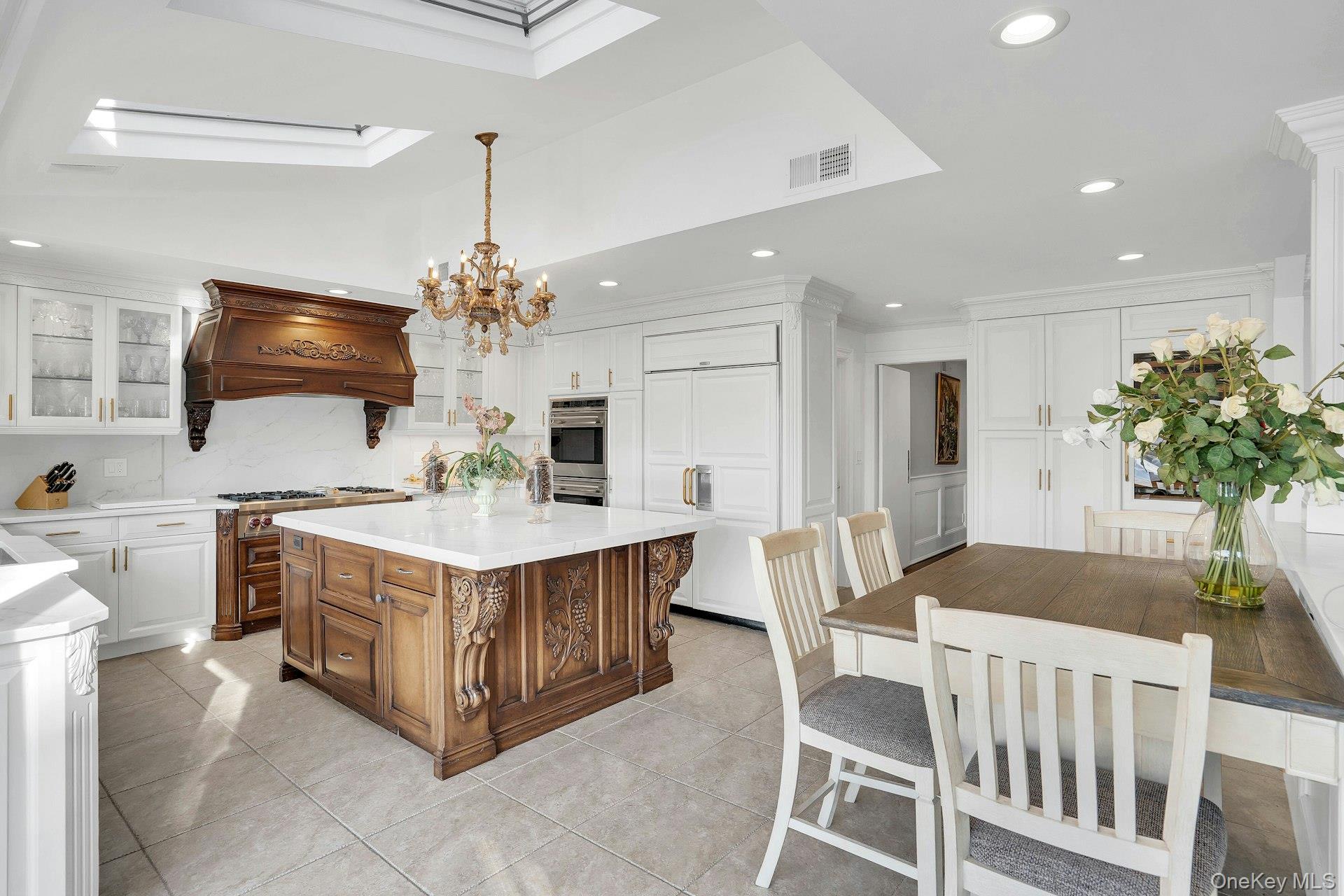 10 Beech Road, Islip, NY 11751