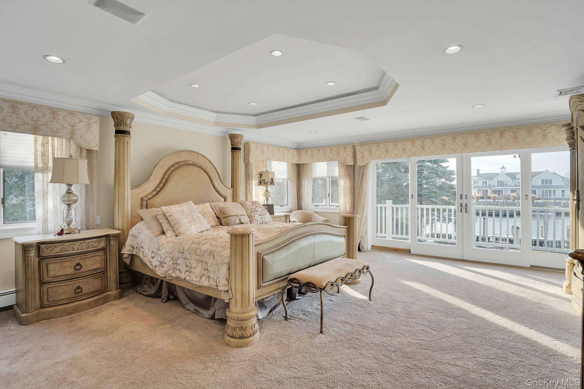 10 Beech Road, Islip, NY 11751