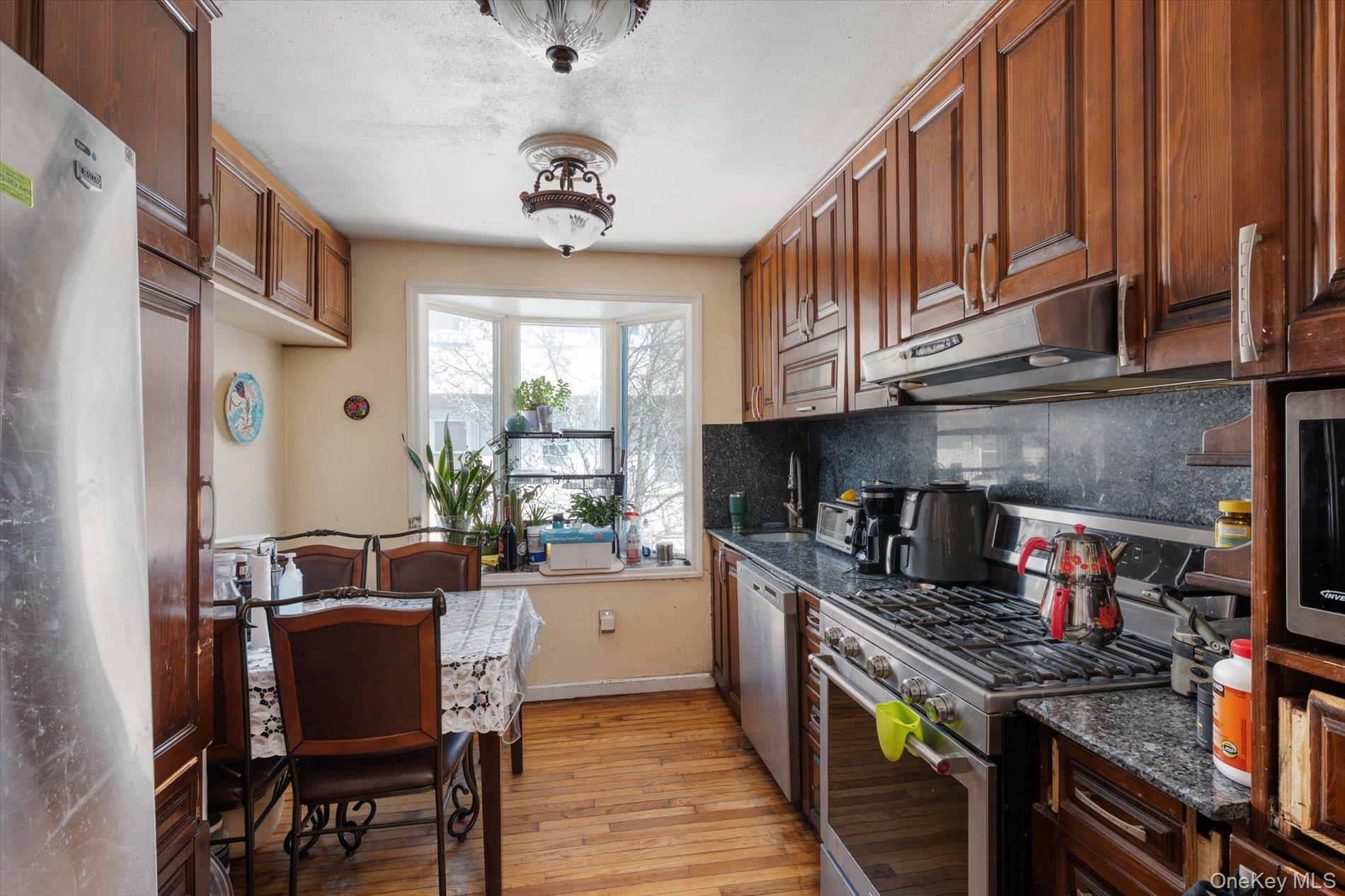 569 Peninsula Boulevard, Cedarhurst, NY 11516