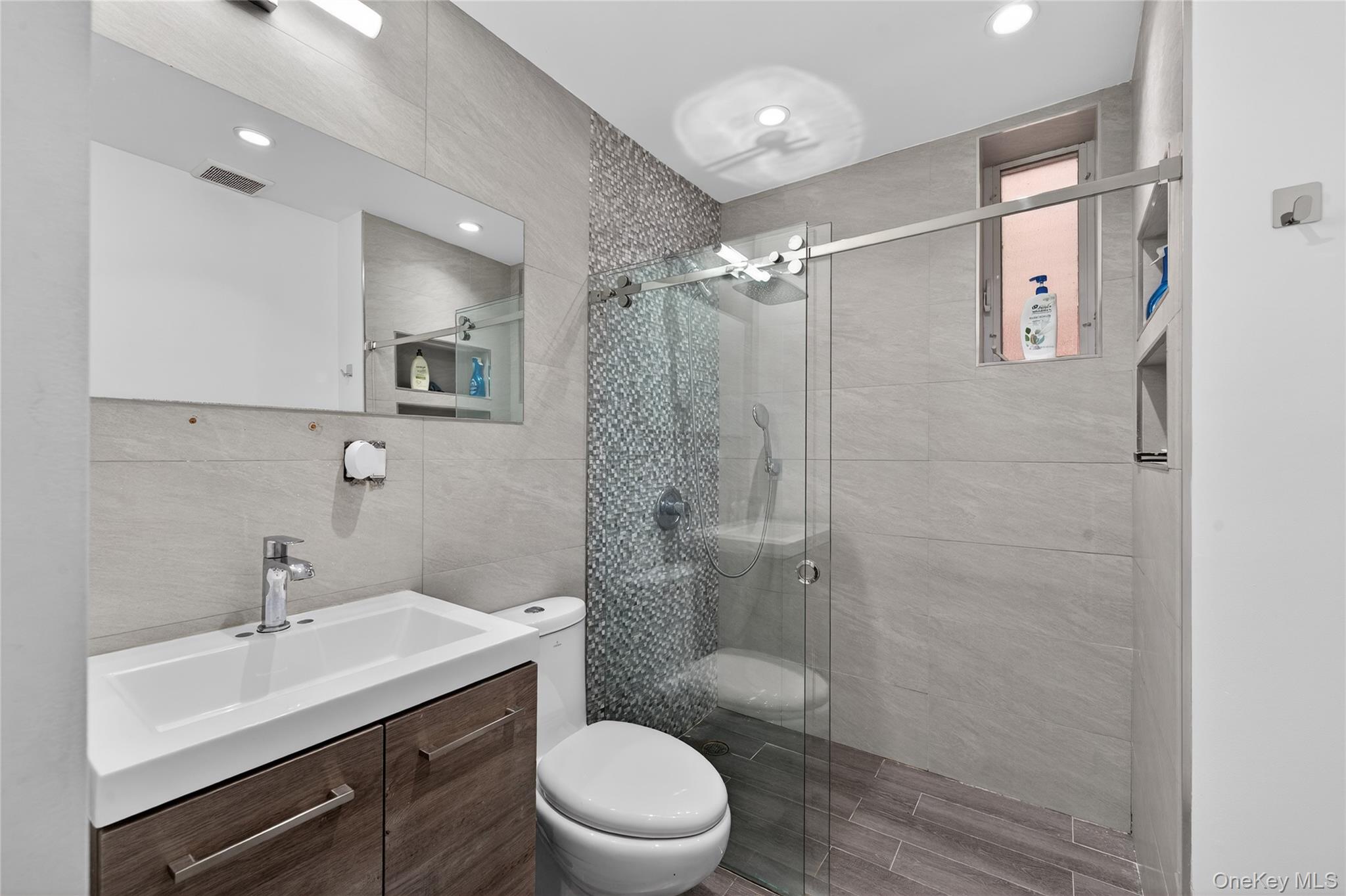 2033 Hering Avenue, Bronx, NY 10461