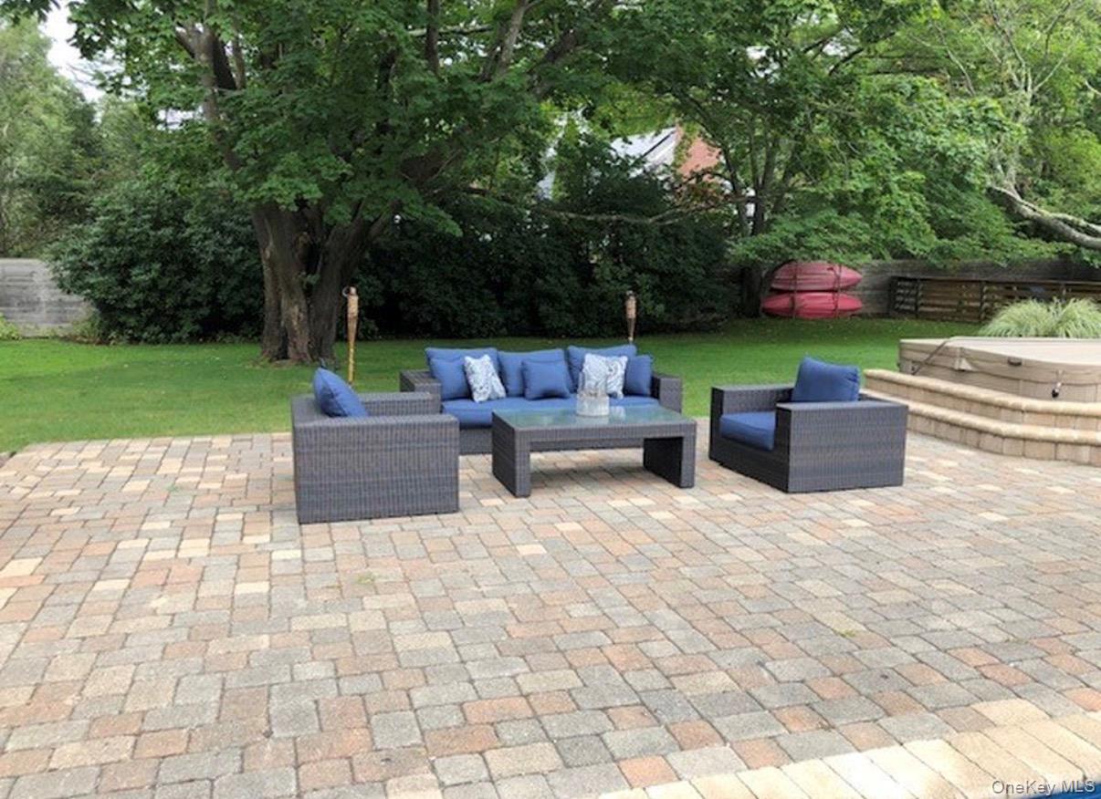 9 Old Mill Lane, Remsenburg, NY 11960