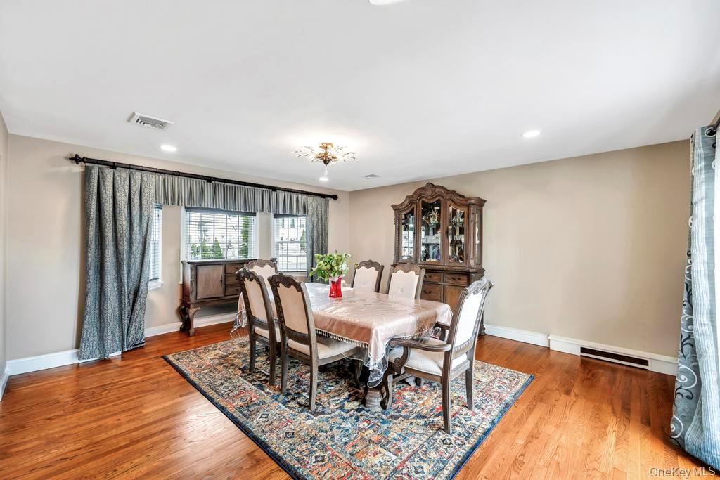 30 County Line Road, Farmingdale, NY 11735