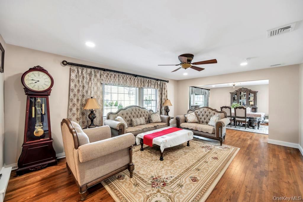 30 County Line Road, Farmingdale, NY 11735