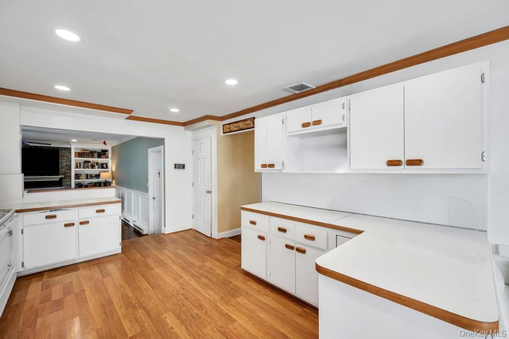 30 County Line Road, Farmingdale, NY 11735