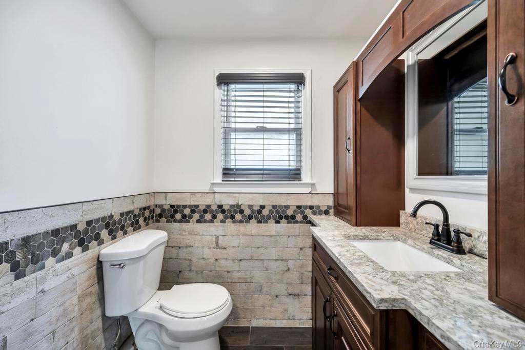 30 County Line Road, Farmingdale, NY 11735