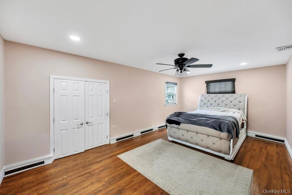 30 County Line Road, Farmingdale, NY 11735