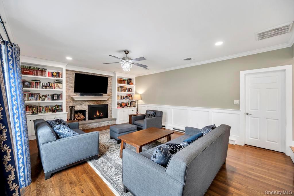 30 County Line Road, Farmingdale, NY 11735