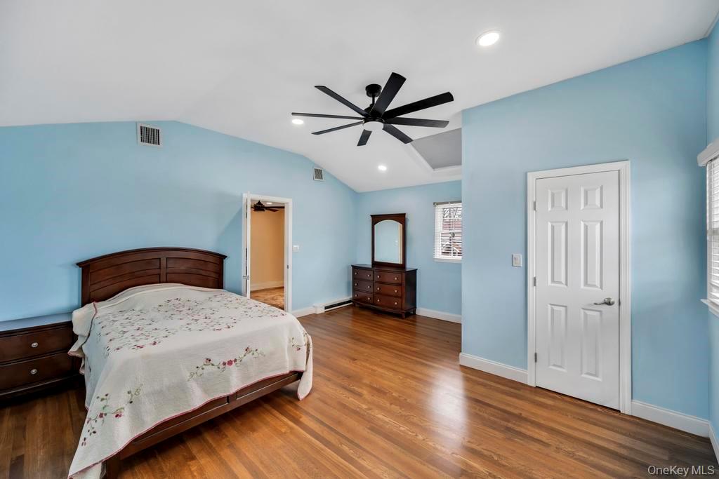 30 County Line Road, Farmingdale, NY 11735