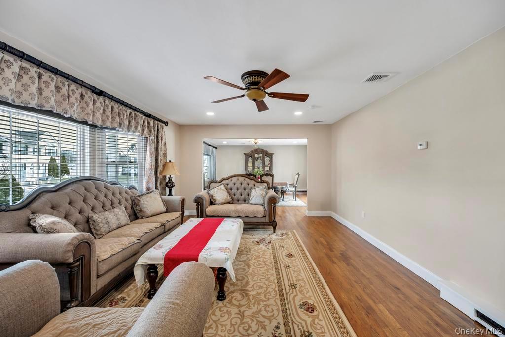 30 County Line Road, Farmingdale, NY 11735