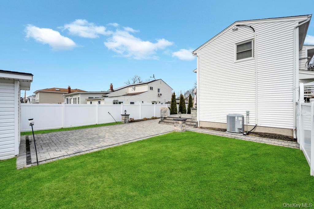 30 County Line Road, Farmingdale, NY 11735