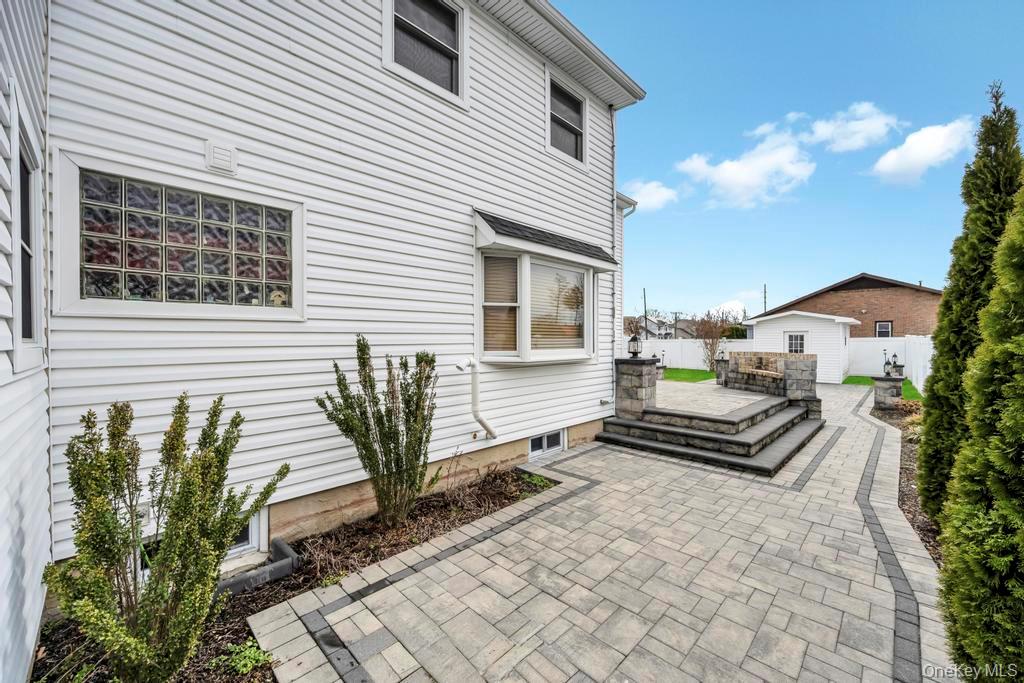 30 County Line Road, Farmingdale, NY 11735