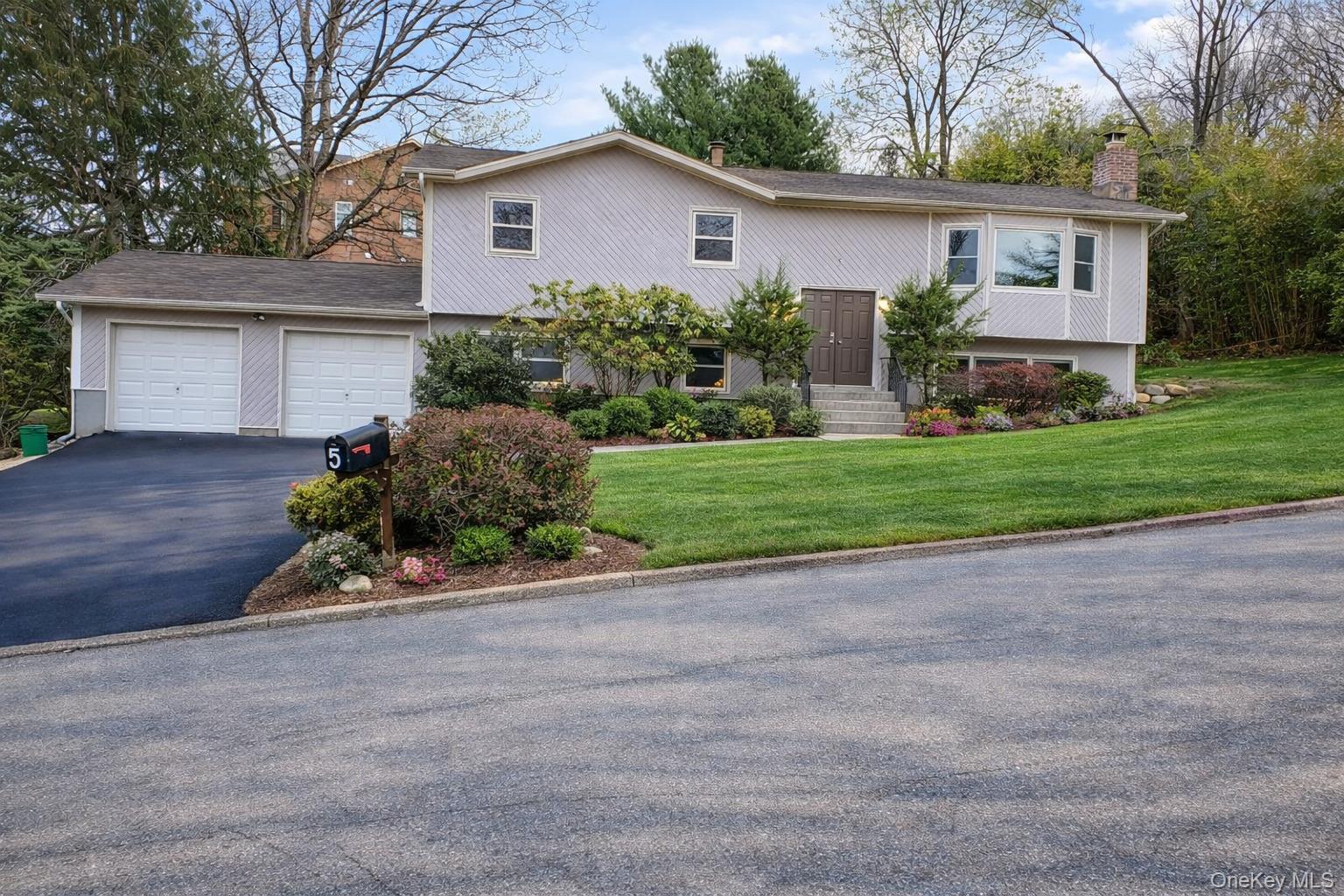 5 Suzie Drive, Spring Valley, NY 10977