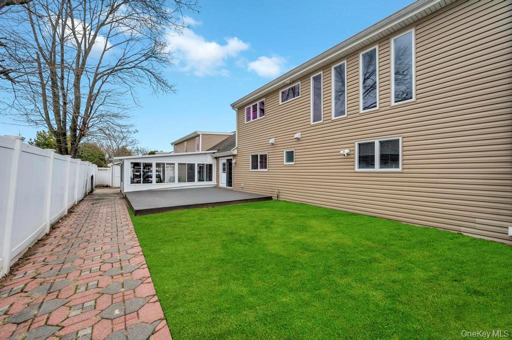 5 Kittiwake Lane, Babylon, NY 11702