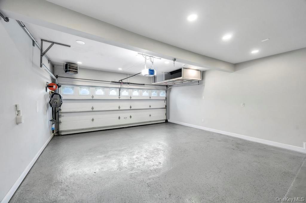 5 Kittiwake Lane, Babylon, NY 11702