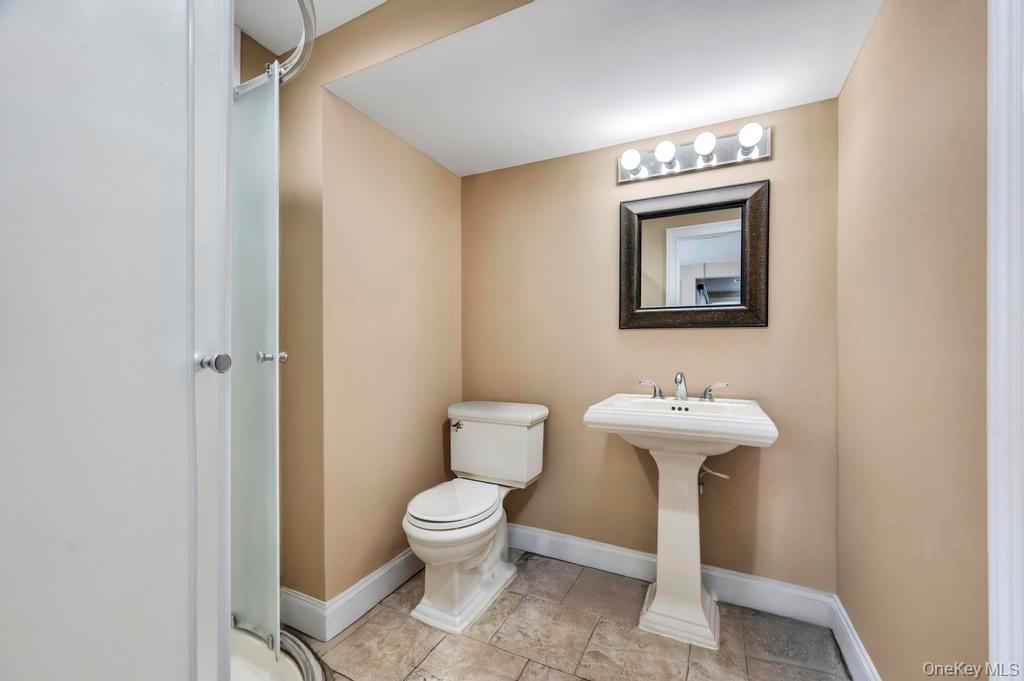 5 Kittiwake Lane, Babylon, NY 11702