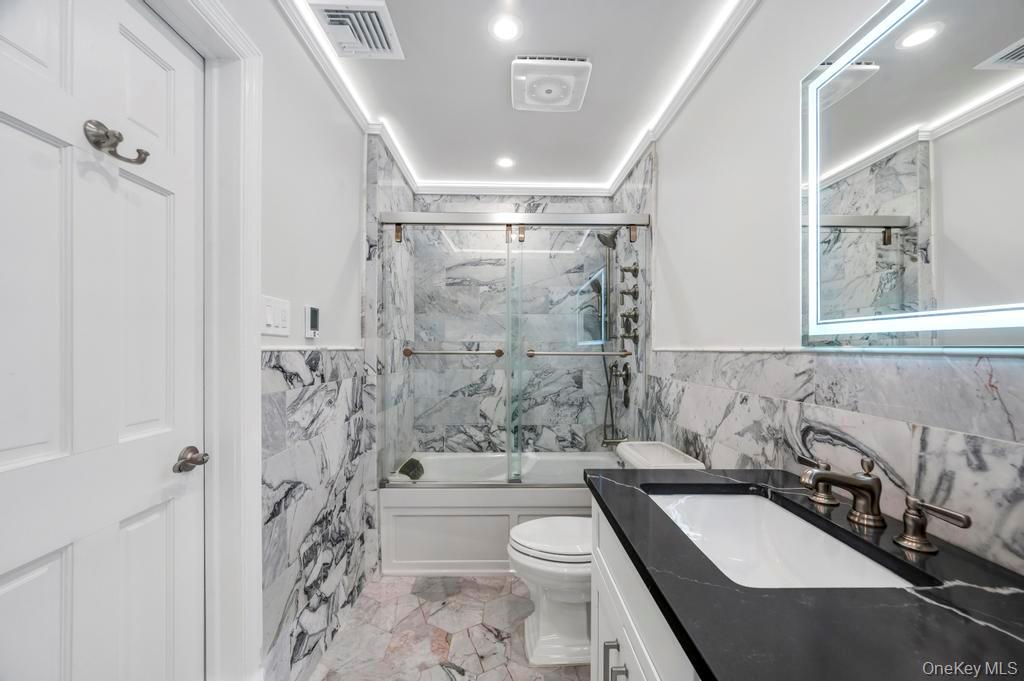 5 Kittiwake Lane, Babylon, NY 11702