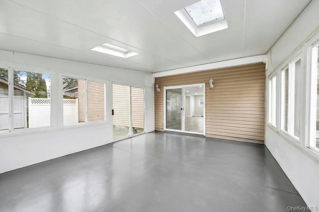 5 Kittiwake Lane, Babylon, NY 11702