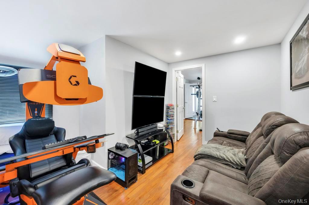 5 Kittiwake Lane, Babylon, NY 11702