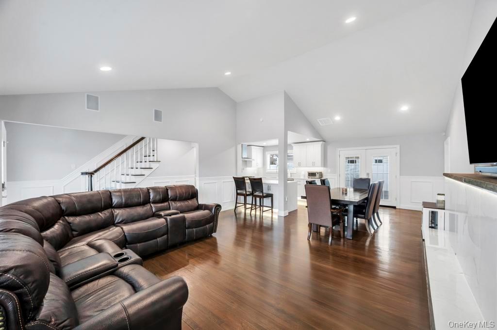 5 Kittiwake Lane, Babylon, NY 11702