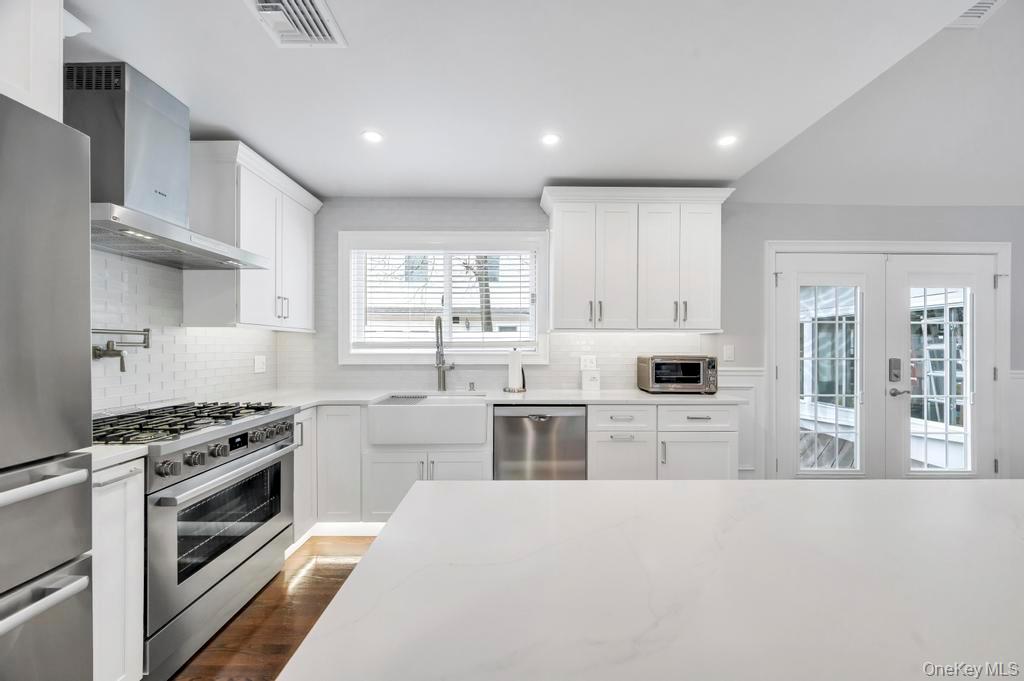 5 Kittiwake Lane, Babylon, NY 11702